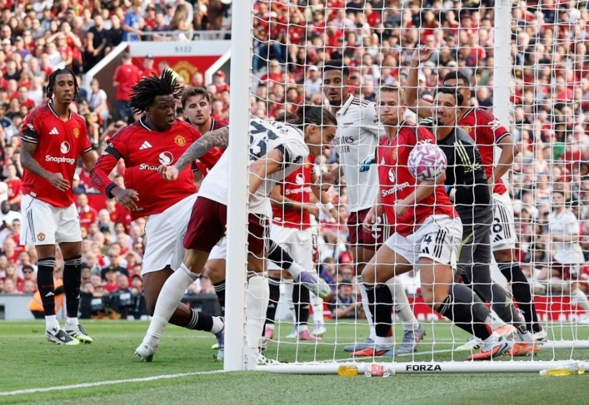 Arsenal thắng lợi