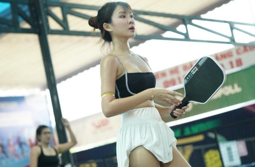 Hình ảnh tập trung vào cơ thể người mặc